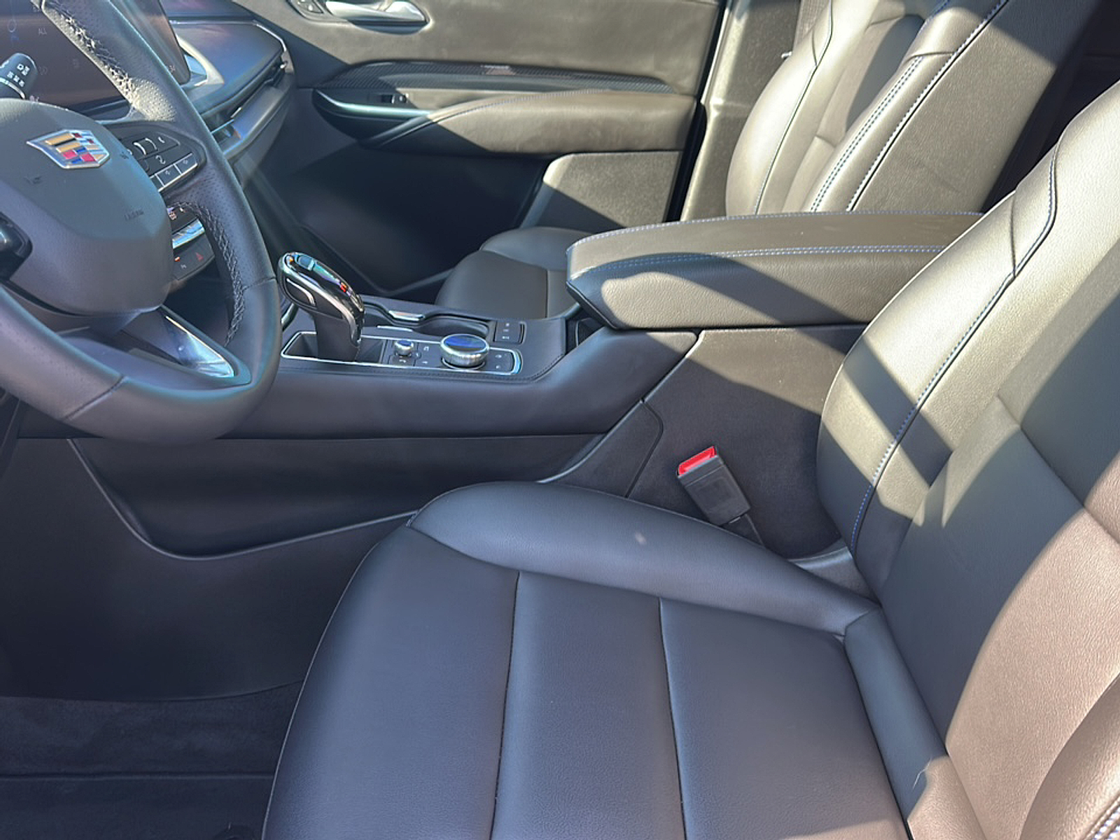 2025 Cadillac XT4 Sport photo 3