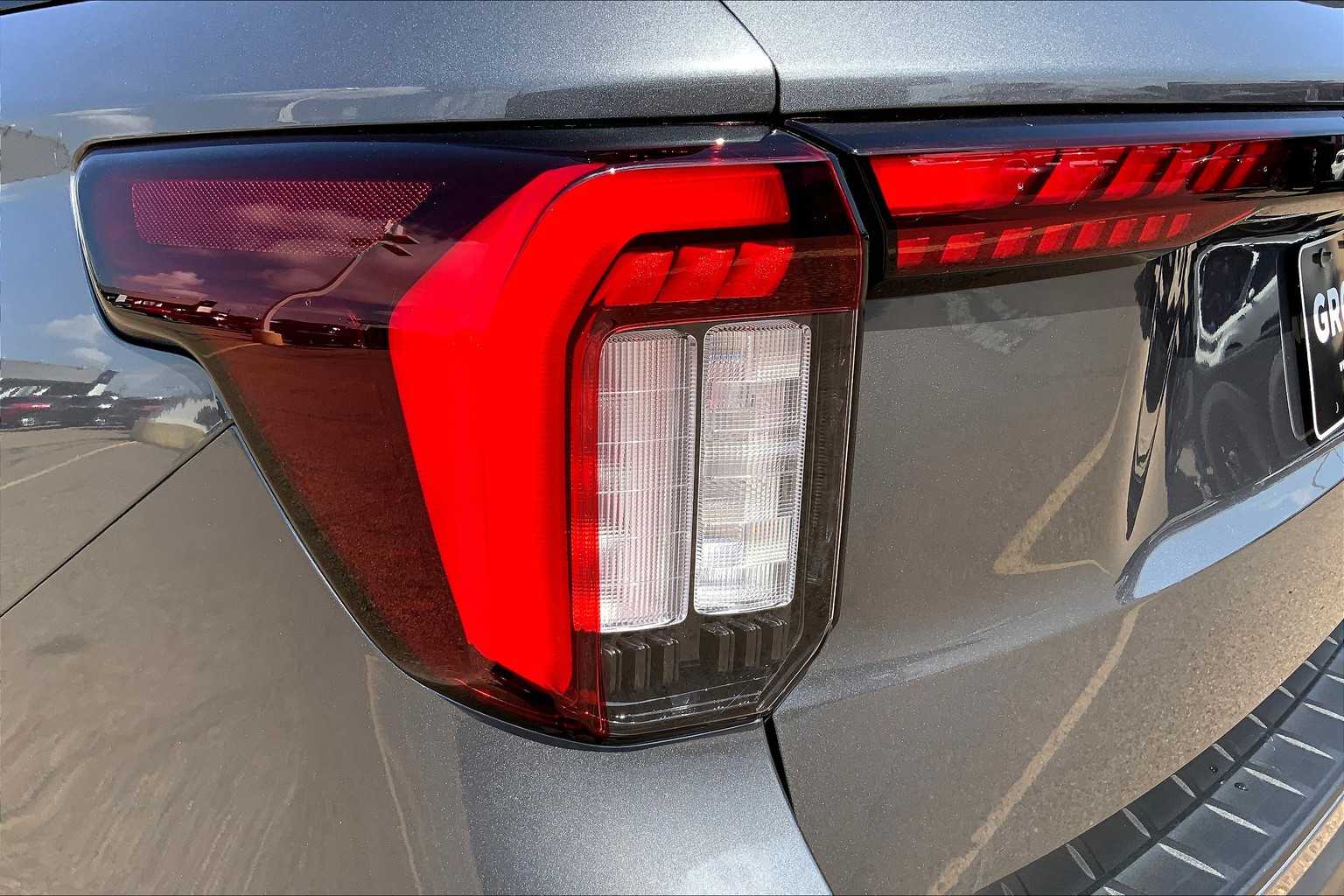 2025 Ford Explorer ST photo 14