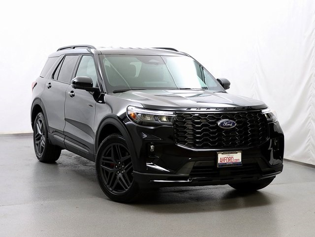 2025 Ford Explorer ST-LINE's photo
