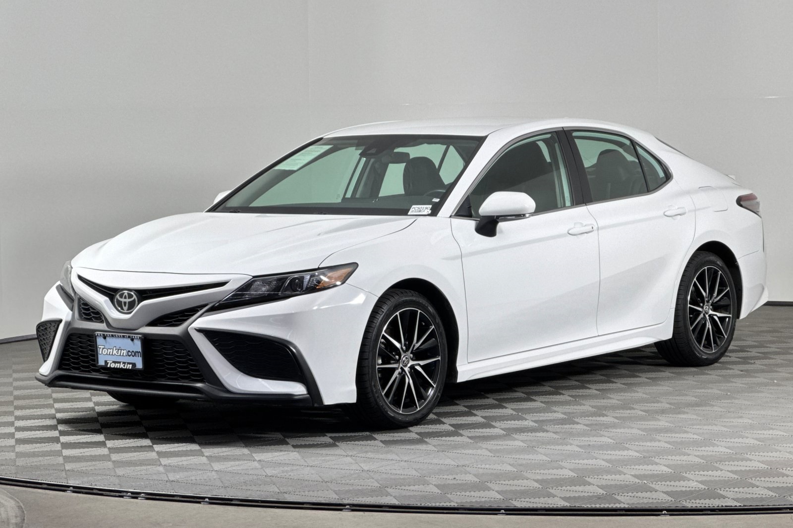 2024 Toyota Camry SE photo 8