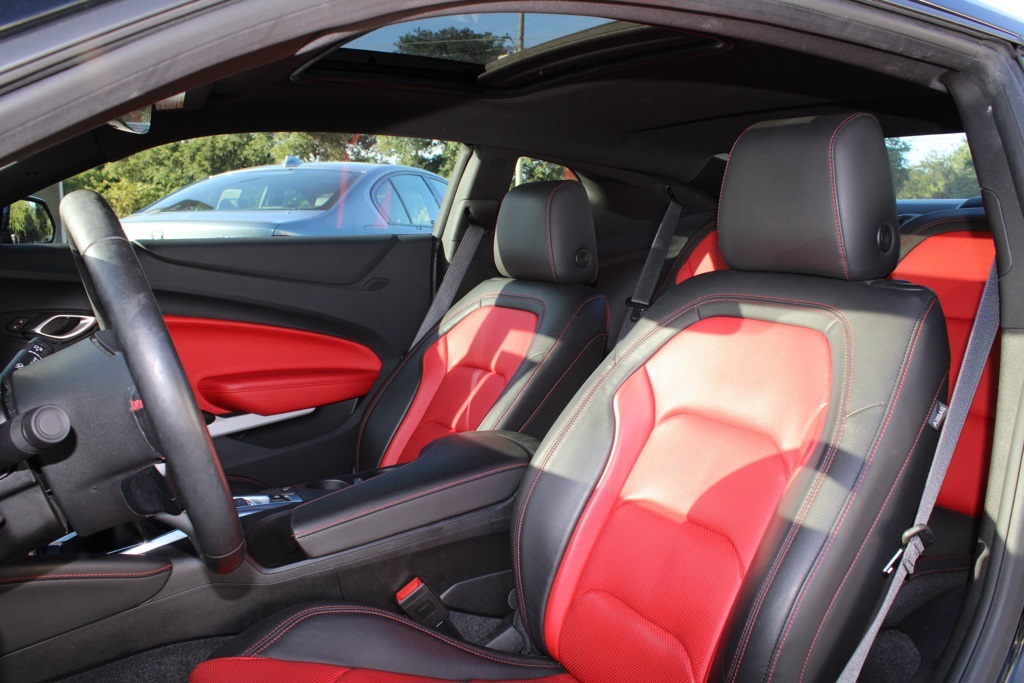 2023 Chevrolet Camaro 2LT photo 4