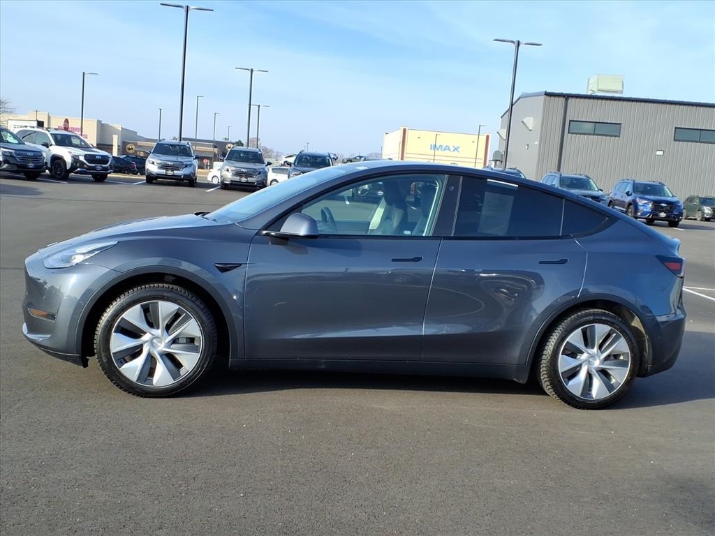 Used 2020 Tesla Model Y Long Range with VIN 5YJYGDEE5LF039134 for sale in Savoy, IL