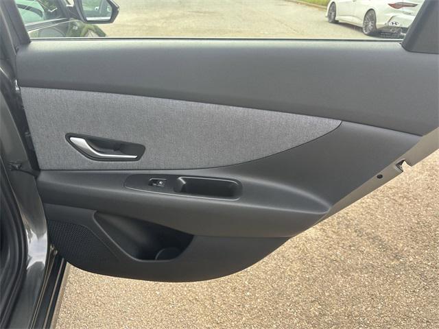 2025 Hyundai Elantra Hybrid Limited photo 16