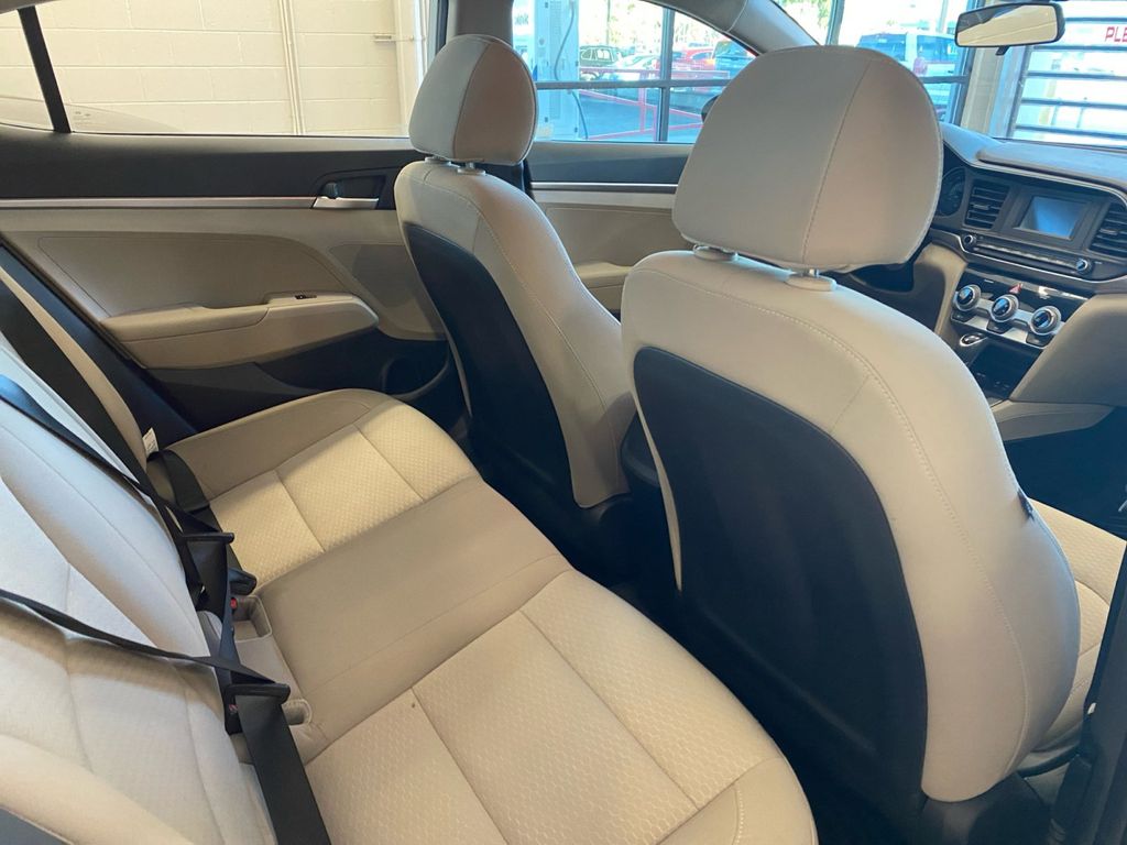2019 Hyundai Elantra SE photo 15