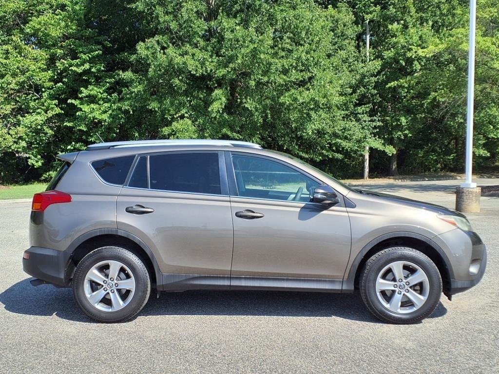 2015 Toyota RAV4 XLE photo 4