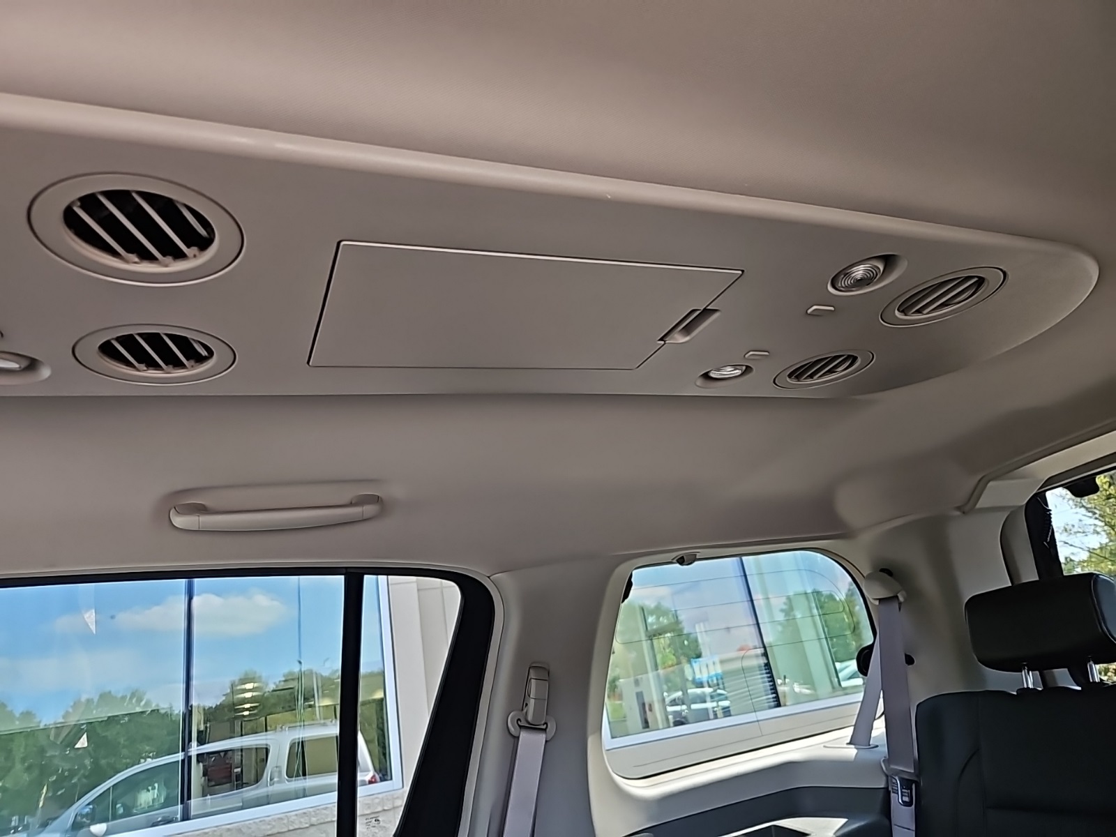 2005 Nissan Armada LE photo 27