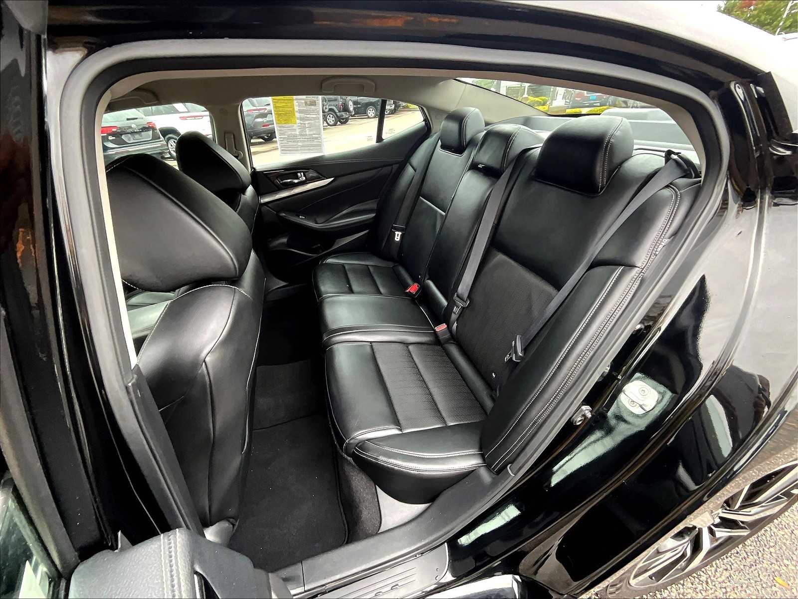 2023 Nissan Maxima SV photo 15