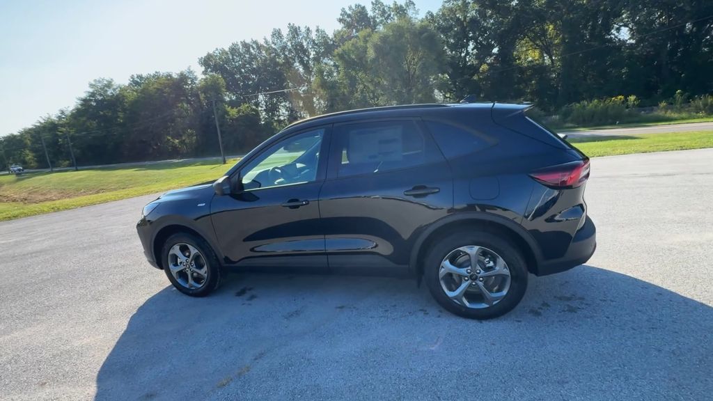 2025 Ford Escape ST-Line photo 3