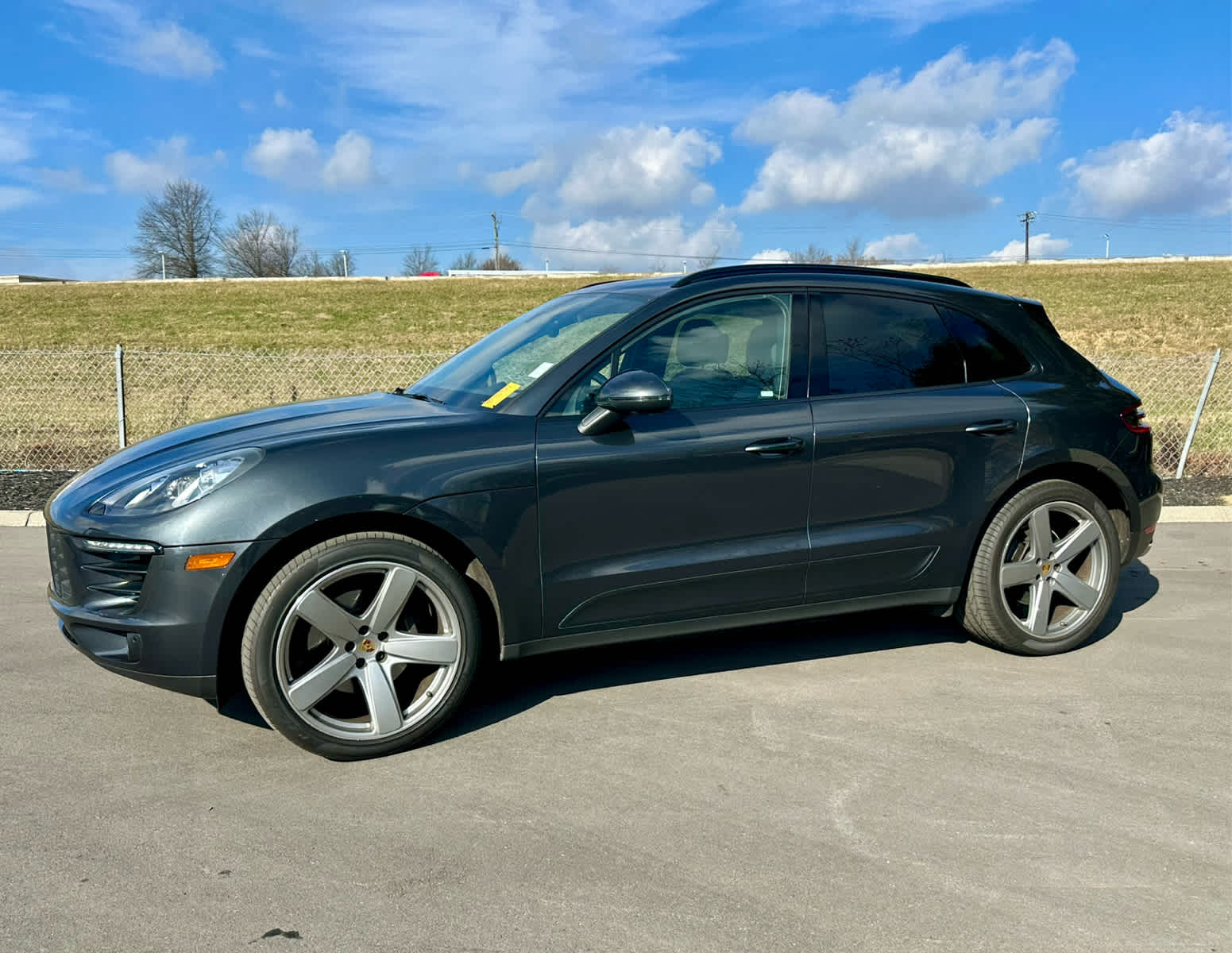 2018 Porsche Macan Sport Edition's photo