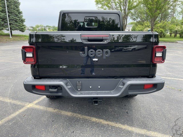 2025 Jeep Gladiator Sport S photo 4