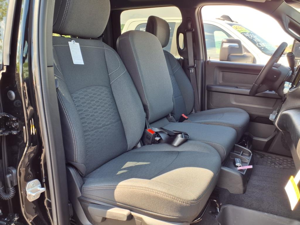 2025 Ram 2500 Tradesman photo 4