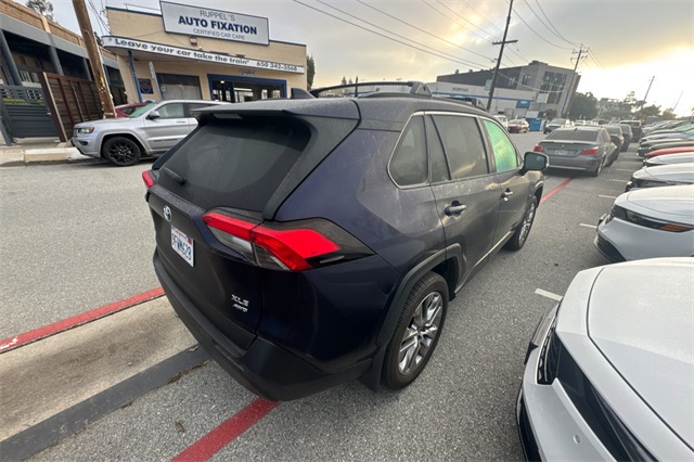 2023 Toyota RAV4 XLE Premium photo 2