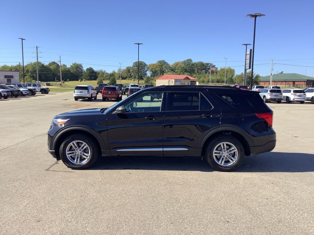 2024 Ford Explorer XLT photo 2