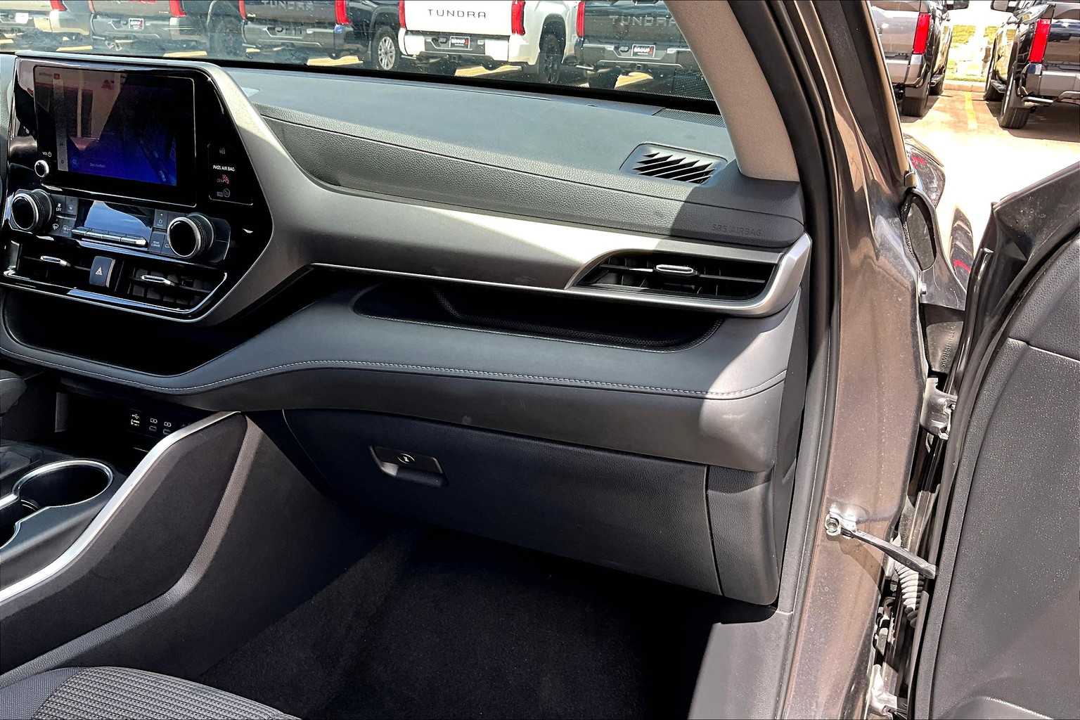 2024 Toyota Highlander LE photo 17