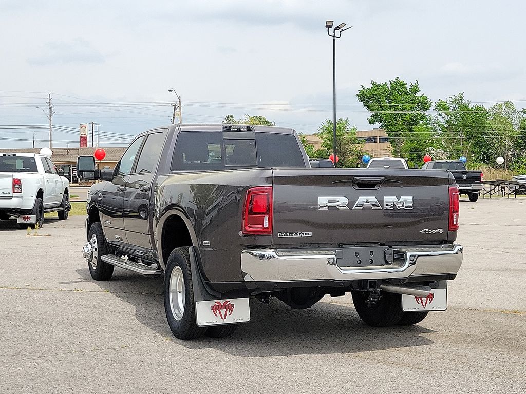 2025 Ram 3500 Laramie photo 4
