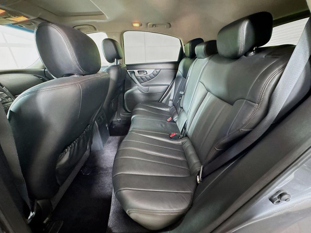 2016 Infiniti QX70 photo 27