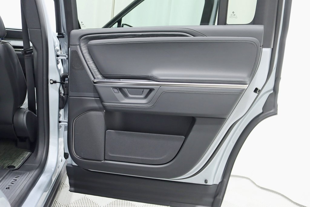 2025 Rivian R1S Adventure photo 30