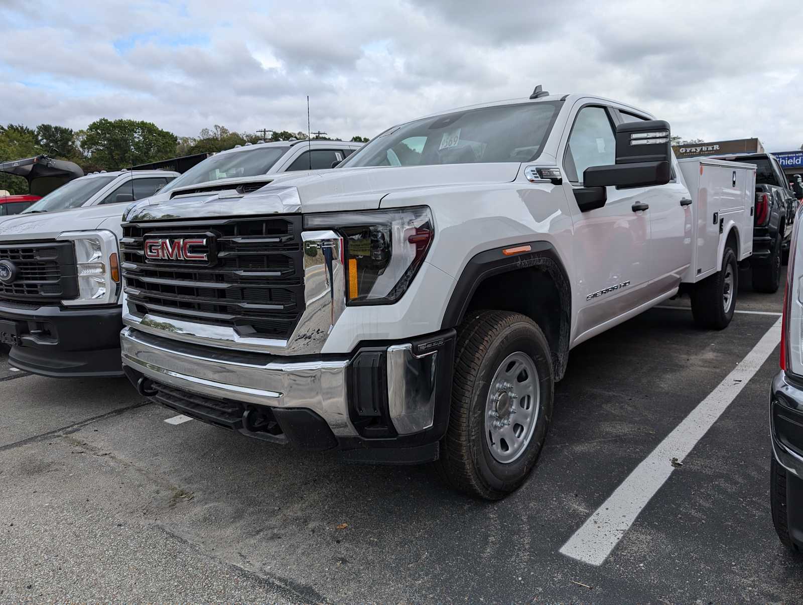 2024 GMC Sierra 3500HD Pro's photo