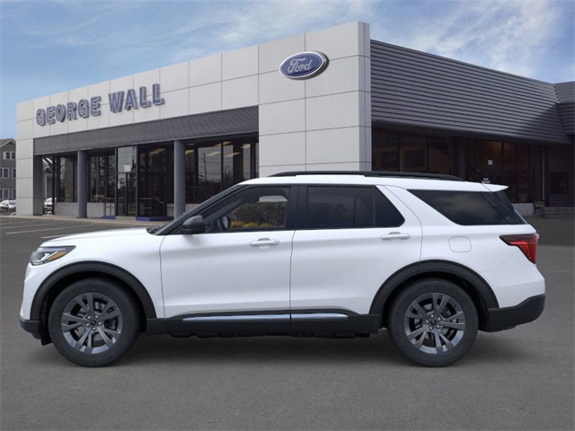 2025 Ford Explorer photo 3