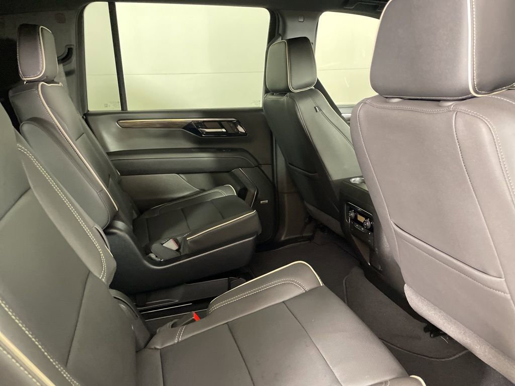 2025 Chevrolet Suburban Premier photo 17