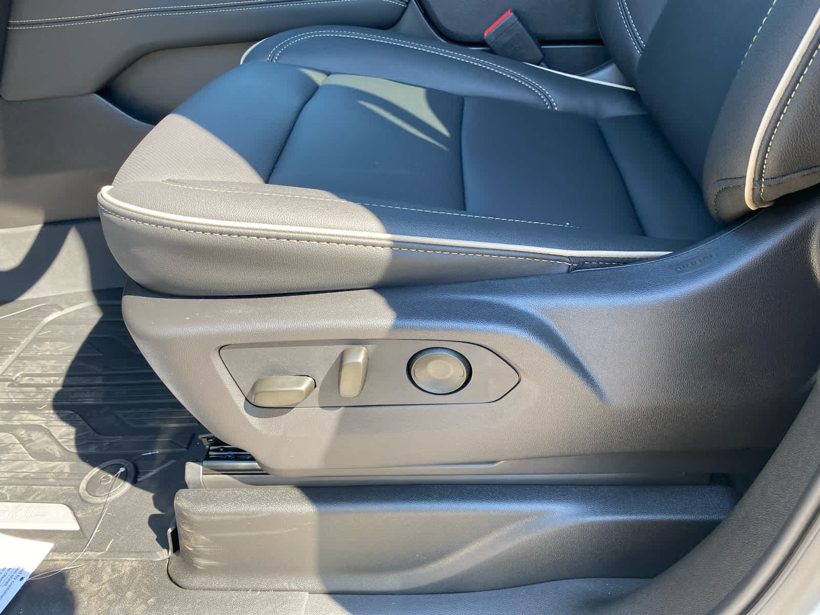 2026 Gmc Yukon XL photo 14
