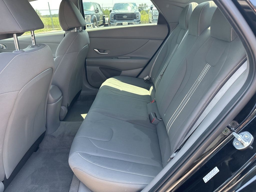 2023 Hyundai Elantra SEL photo 29