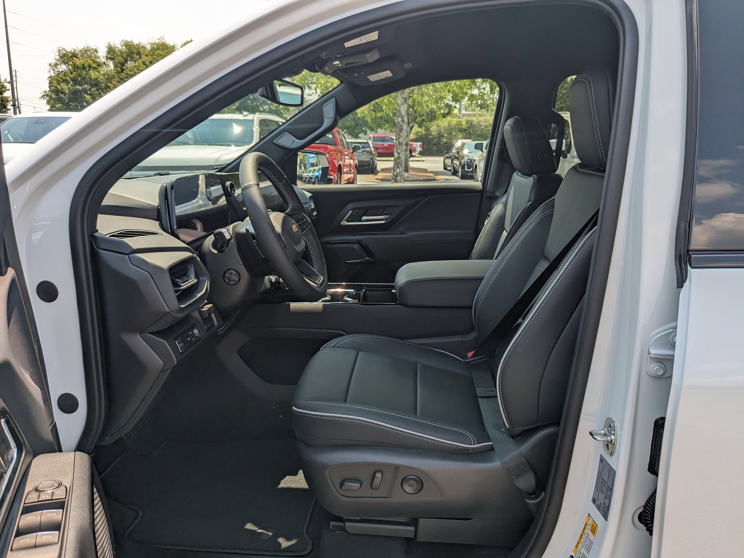 2025 Chevrolet Silverado EV LT photo 19