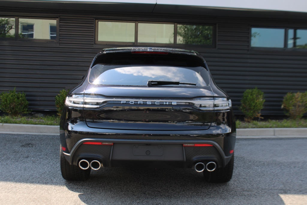 2025 Porsche Macan T photo 6