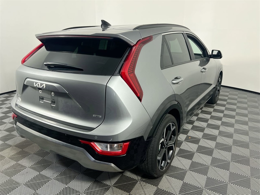 2026 Kia Niro EX photo 2