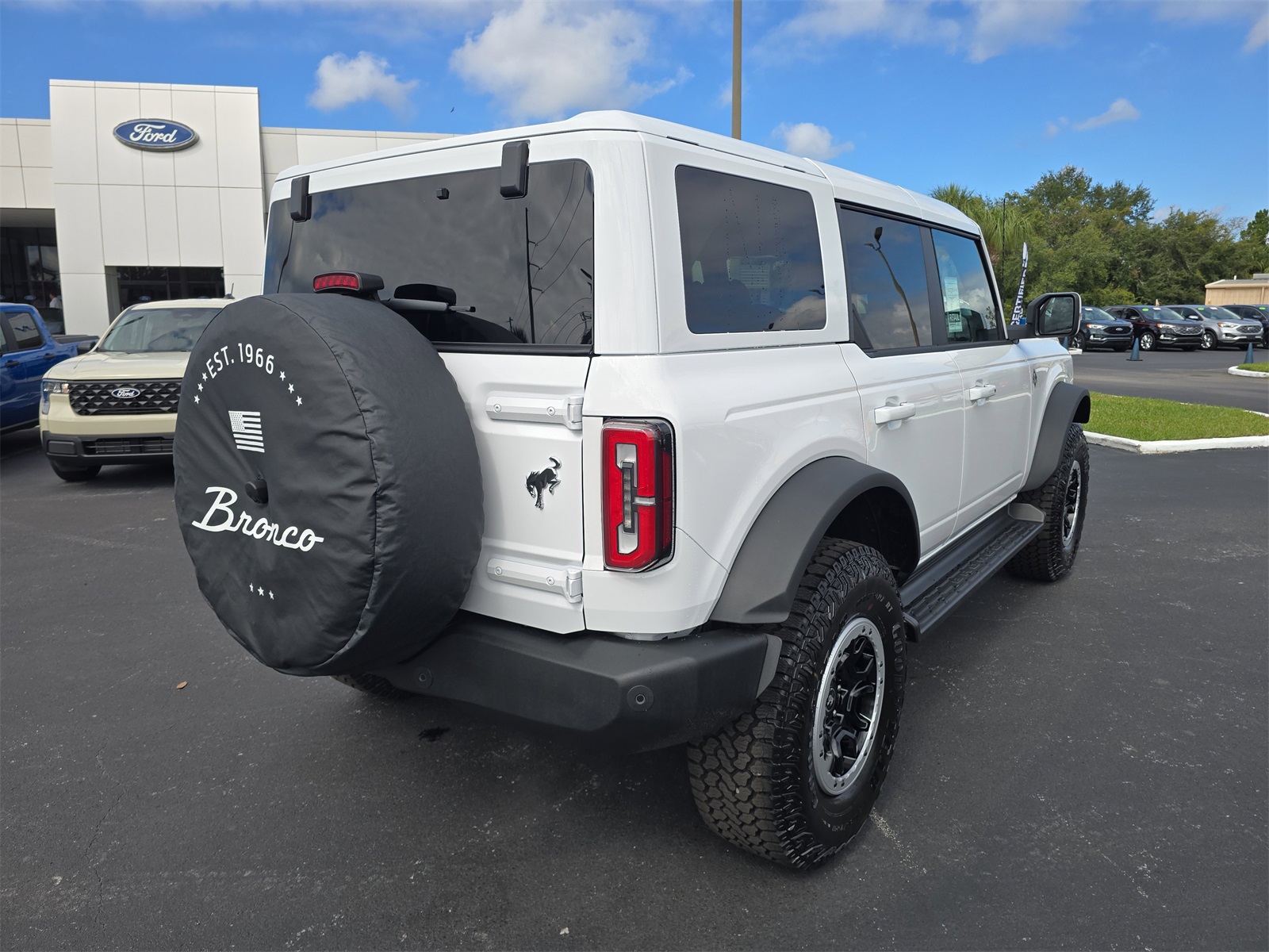 2025 Ford Bronco Outer Banks photo 4