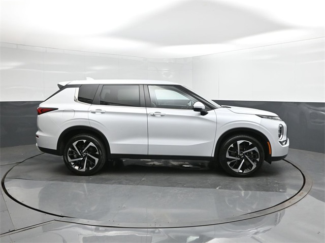 2024 Mitsubishi Outlander SE photo 11