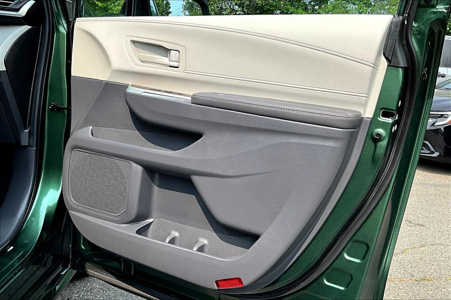 2024 Toyota Sienna LE photo 21