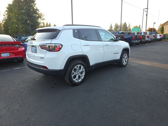 2024 Jeep Compass Latitude photo 5