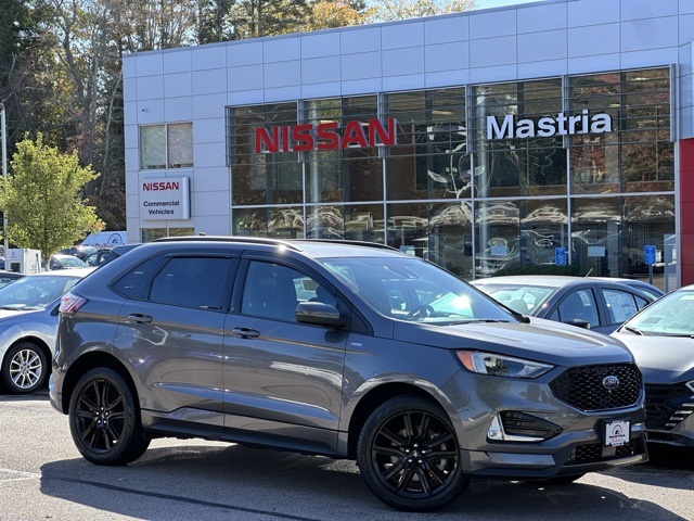 2022 Ford Edge ST-Line's photo