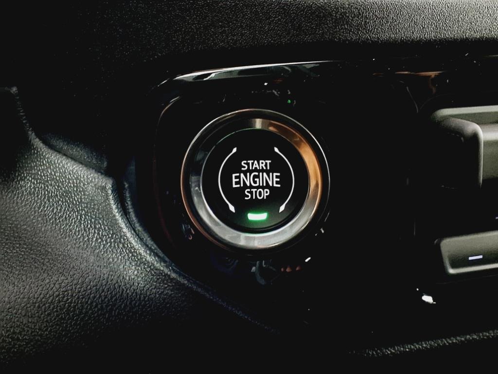 2025 Chevrolet Silverado 1500 LT photo 5