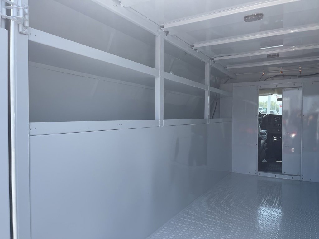 2025 Chevrolet Express Cutaway 3500 photo 8