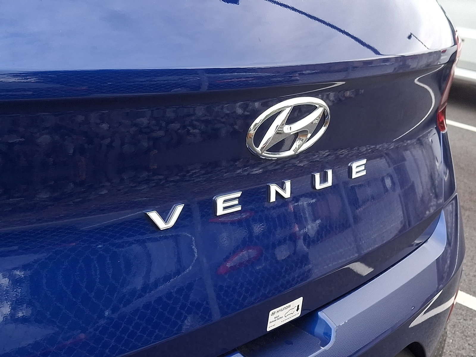 2024 Hyundai Venue SEL Limited photo 2