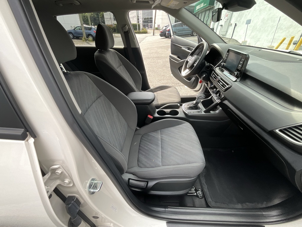 2023 Kia Seltos LX photo 32