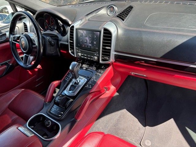 2017 Porsche Cayenne Platinum Edition photo 35