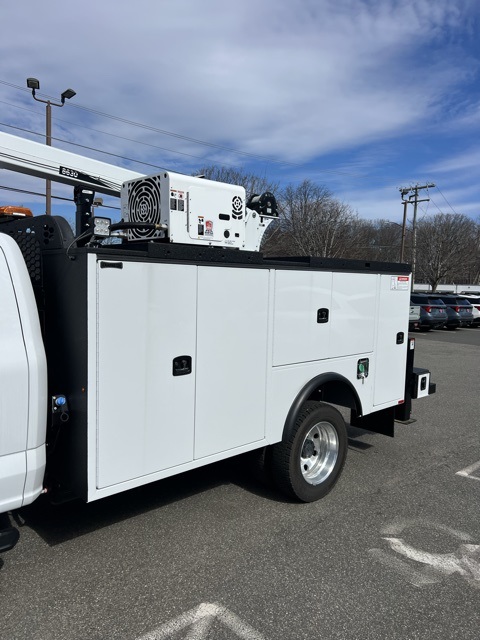 2024 Ford F-550 XLT photo 4