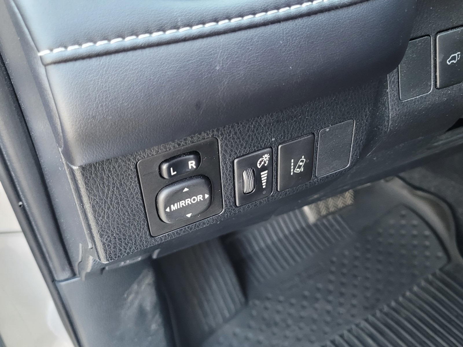 2018 Toyota RAV4 XLE photo 18