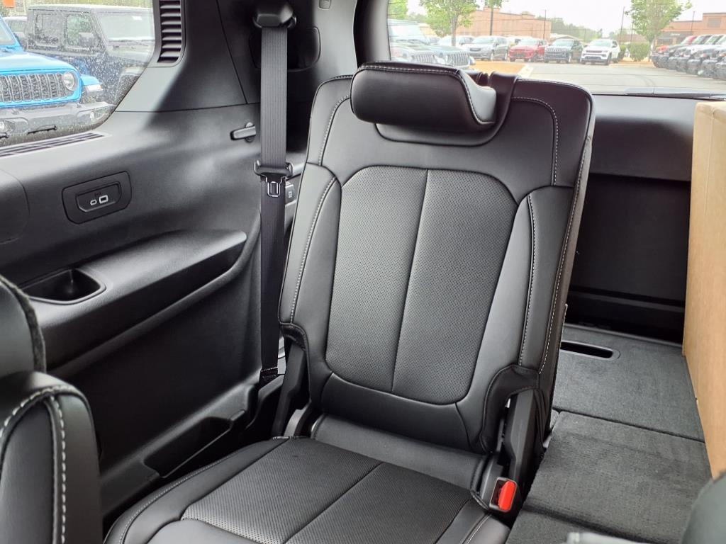 2025 Jeep Grand Cherokee Limited photo 21