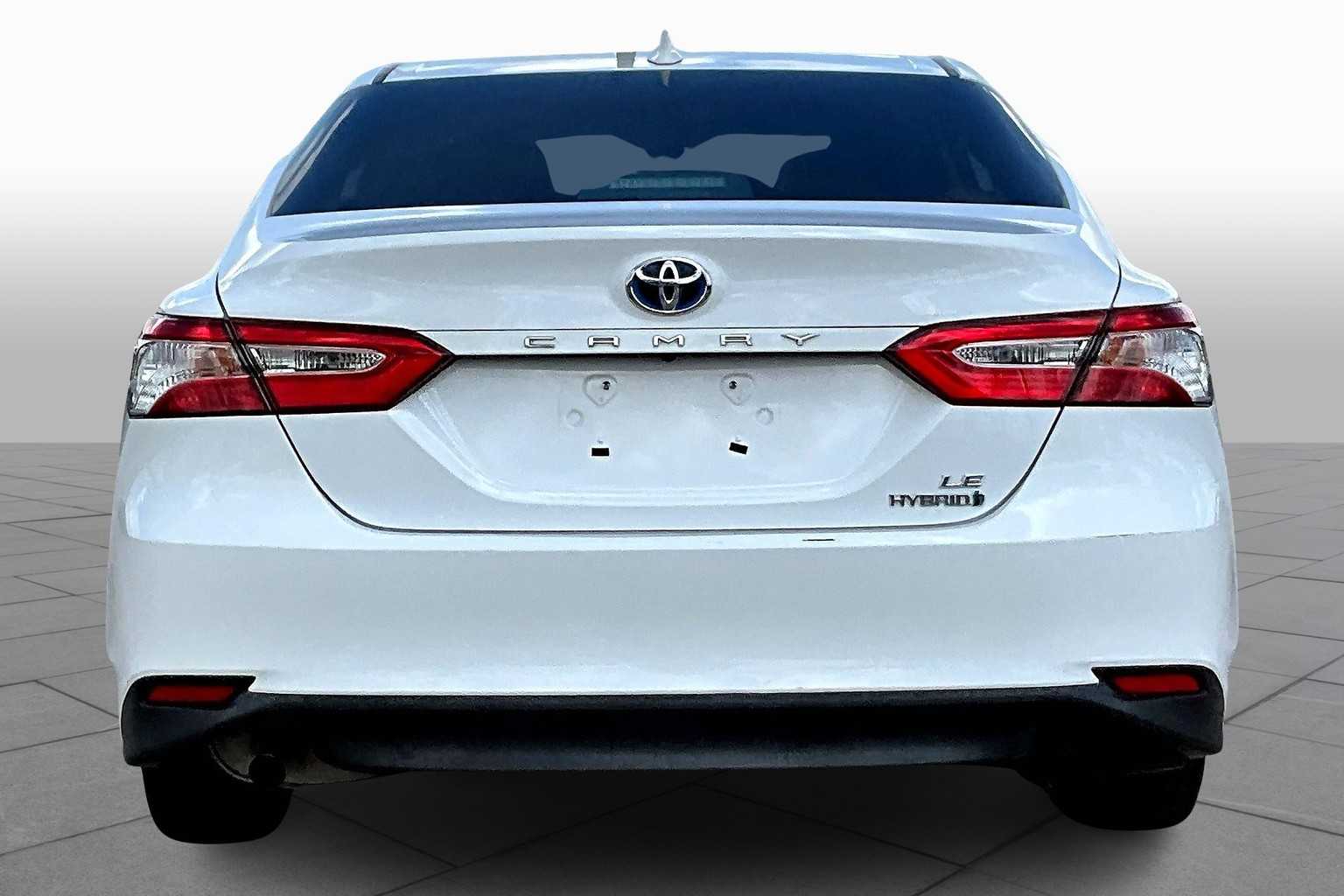 2020 Toyota Camry Hybrid LE photo 2