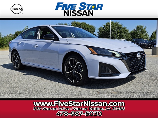 2025 Nissan Altima SR's photo