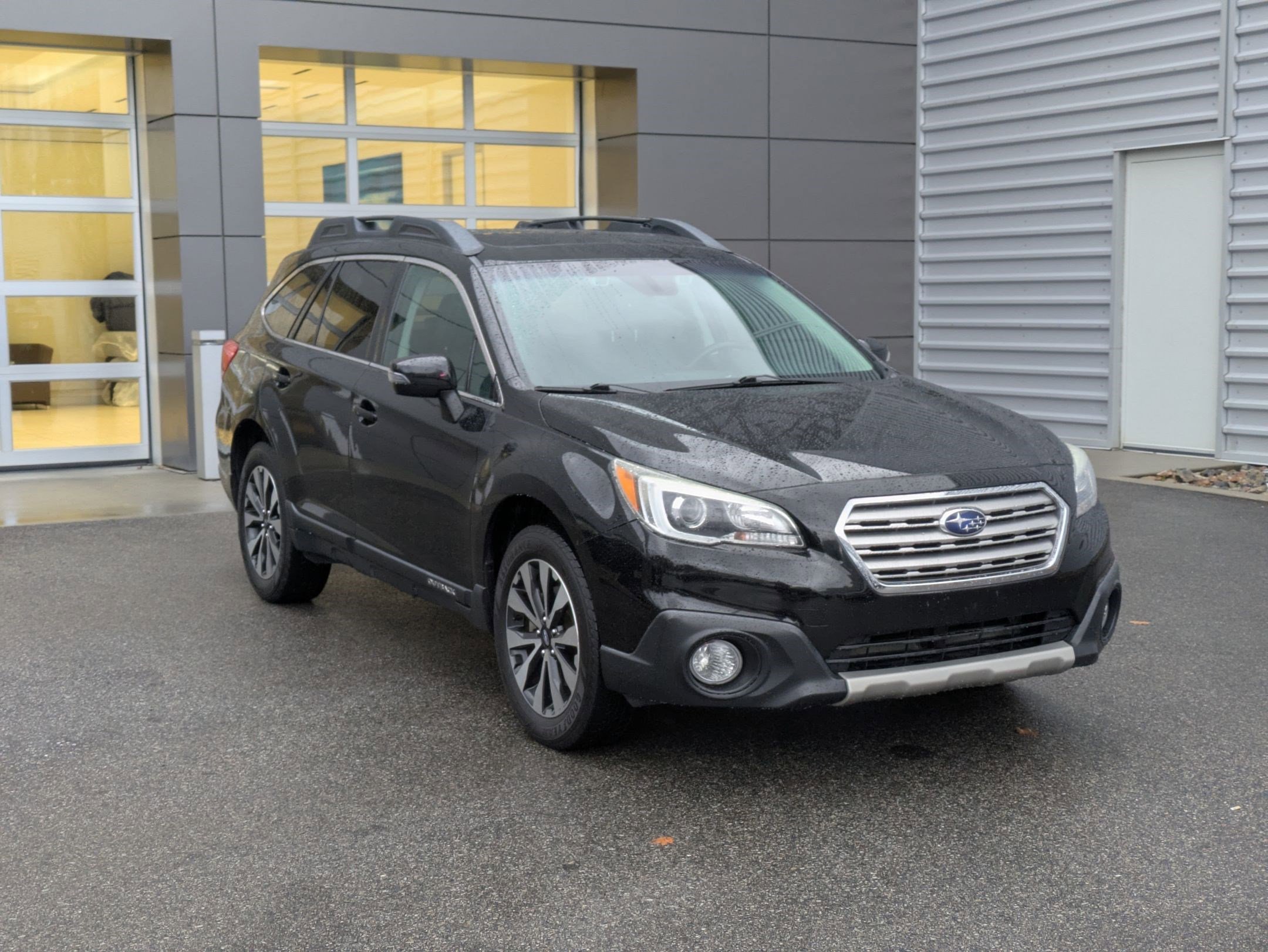2017 Subaru Outback Limited's photo