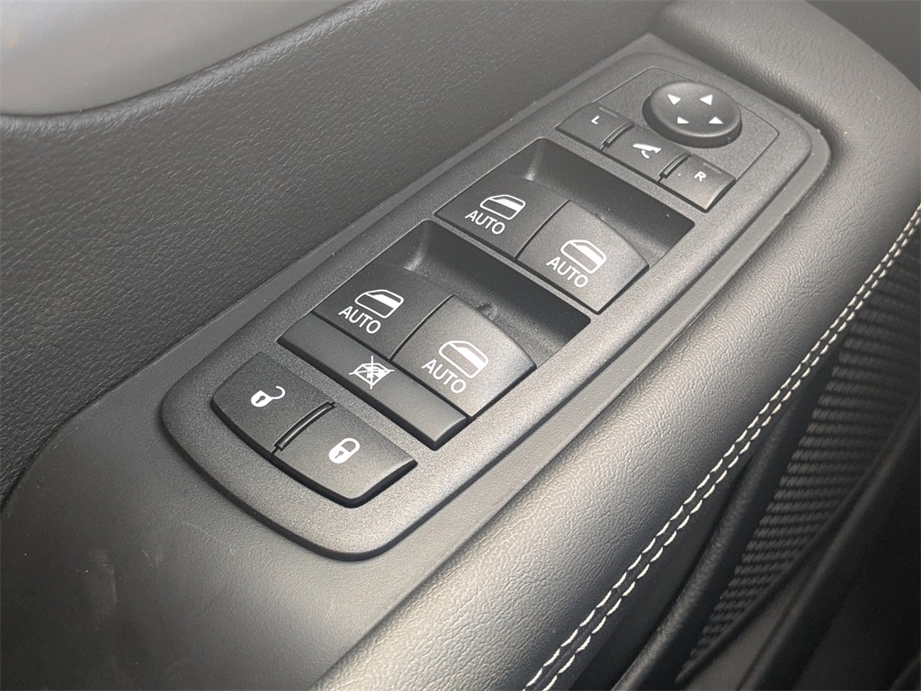 2026 Chrysler Pacifica Limited photo 18