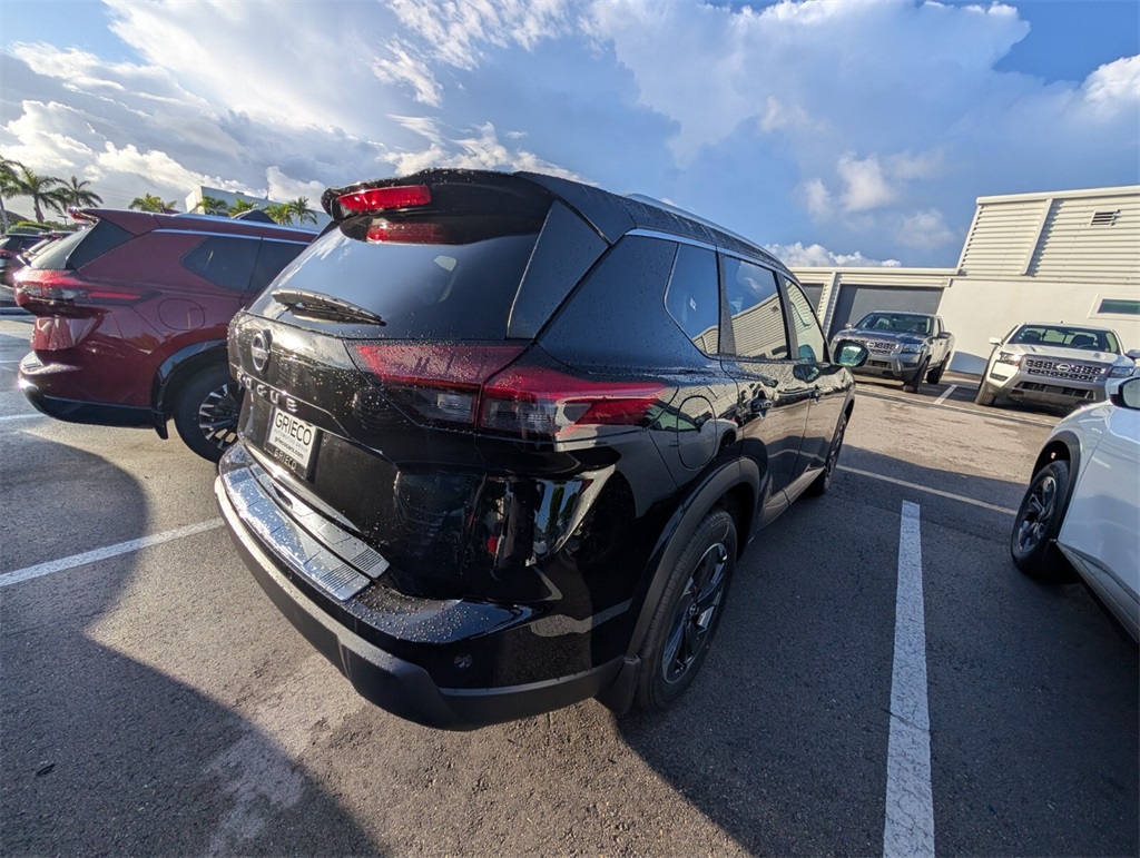 2025 Nissan Rogue SV photo 14