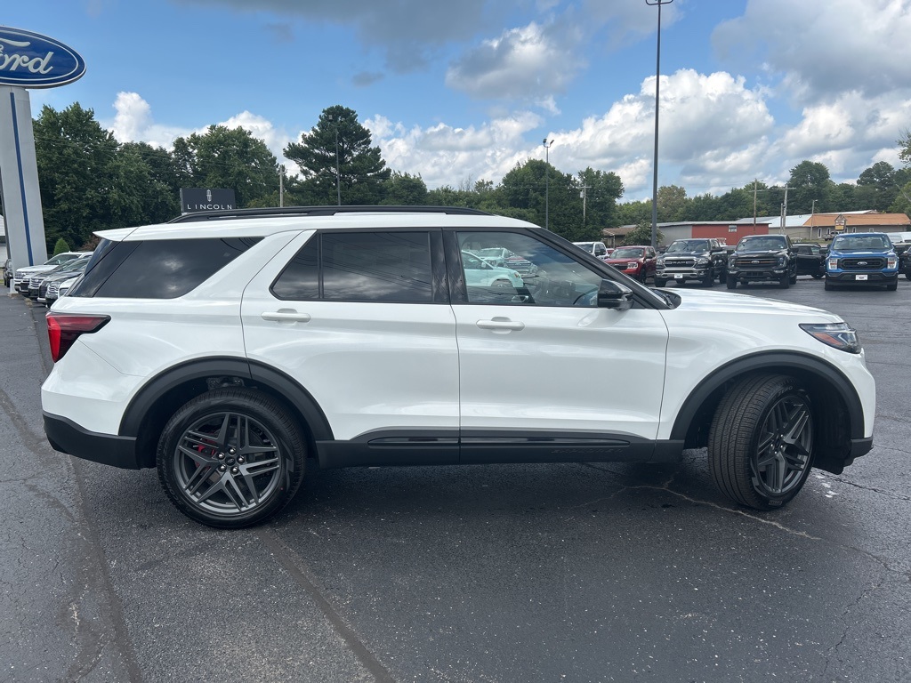 2025 Ford Explorer ST photo 8