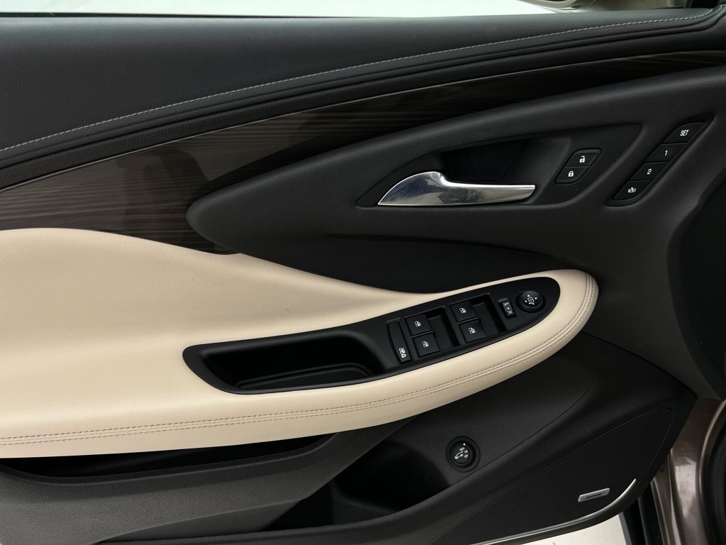 2019 Buick Envision Premium I photo 23