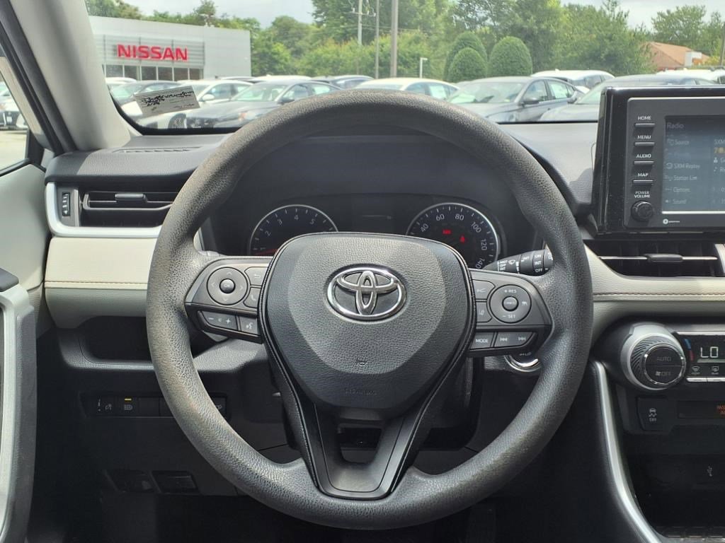 2020 Toyota RAV4 XLE photo 8